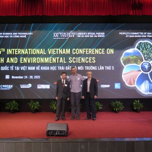 Teilnahme an der 5. Internationalen Vietnamkonferenz für Erd- und Umweltwissenschaften in Quy Nhơn, Vietnam, mit einer eigenen Session zu "Natürlicher Radioaktivität in der Umwelt" im November 2025. Bild: Conrad Dorer